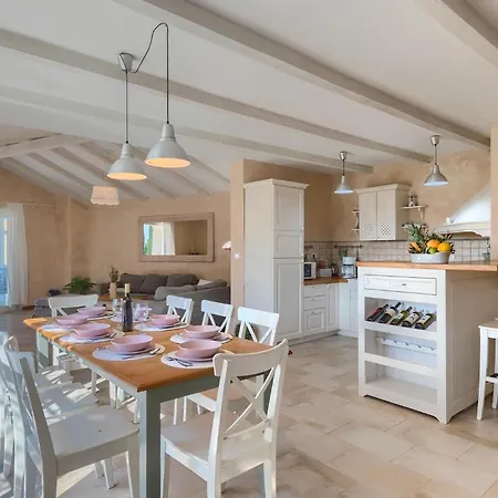 別荘 Luka プーラ